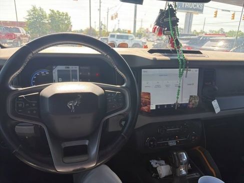 Used 2023 Ford Bronco Badlands w/ Sasquatch Package image 12