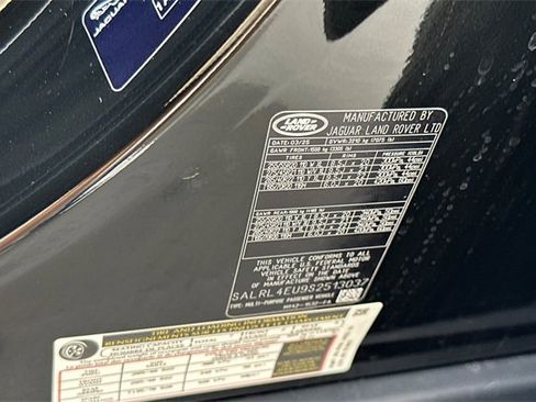 New 2025 Land Rover Discovery Dynamic SE image 29