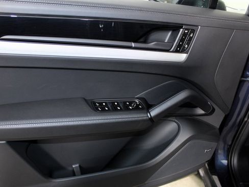 Used 2024 Porsche Cayenne Coupe image 19