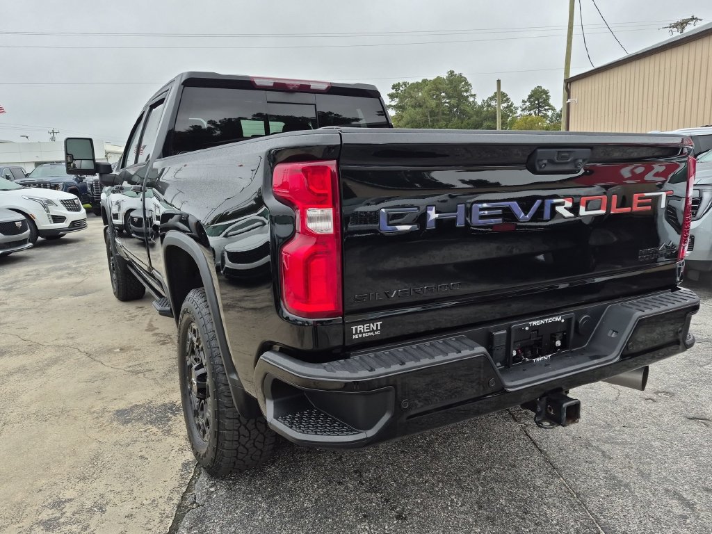 Used 2024 Chevrolet Silverado 2500 High Country w/ High Country Premium Package AWD/4WD image 2