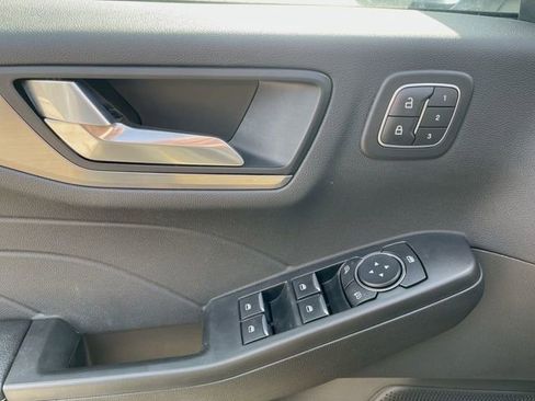 Used 2022 Ford Escape Titanium w/ Class II Trailer Tow Package image 24