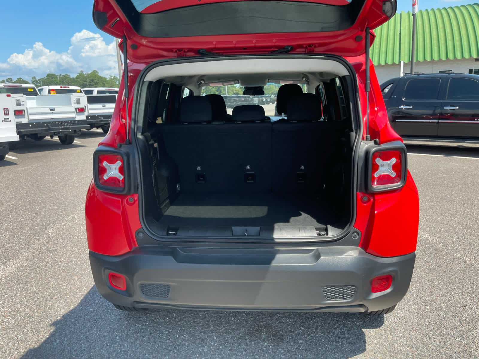 Used 2023 Jeep Renegade Latitude AWD/4WD image 22