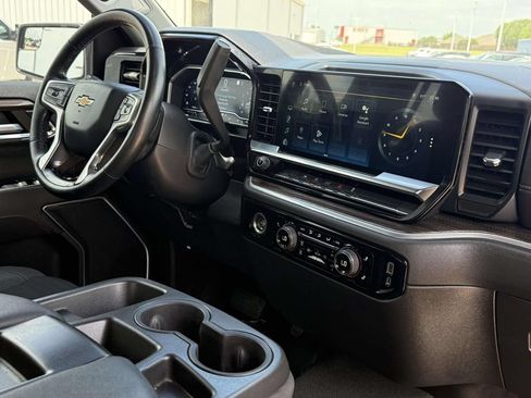 Used 2023 Chevrolet Silverado 1500 LT AWD/4WD image 28