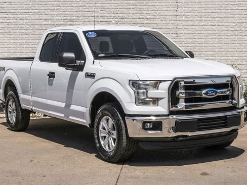Used 2015 Ford F150 XLT image 5