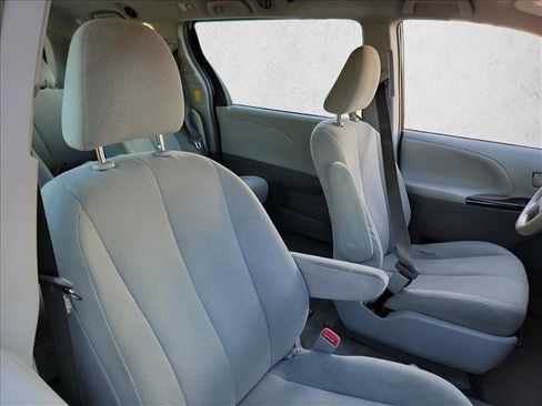 Used 2014 Toyota Sienna L FWD image 15
