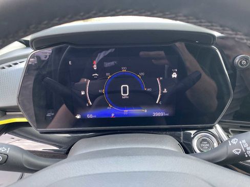 Used 2024 Chevrolet Trax ACTIV w/ Sunroof Package image 11