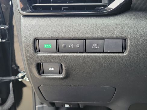 Used 2024 Nissan Sentra SV FWD image 20