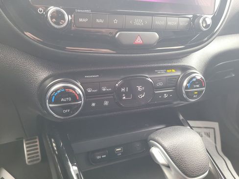 Used 2025 Kia Soul LX w/ LX Technology Package image 19