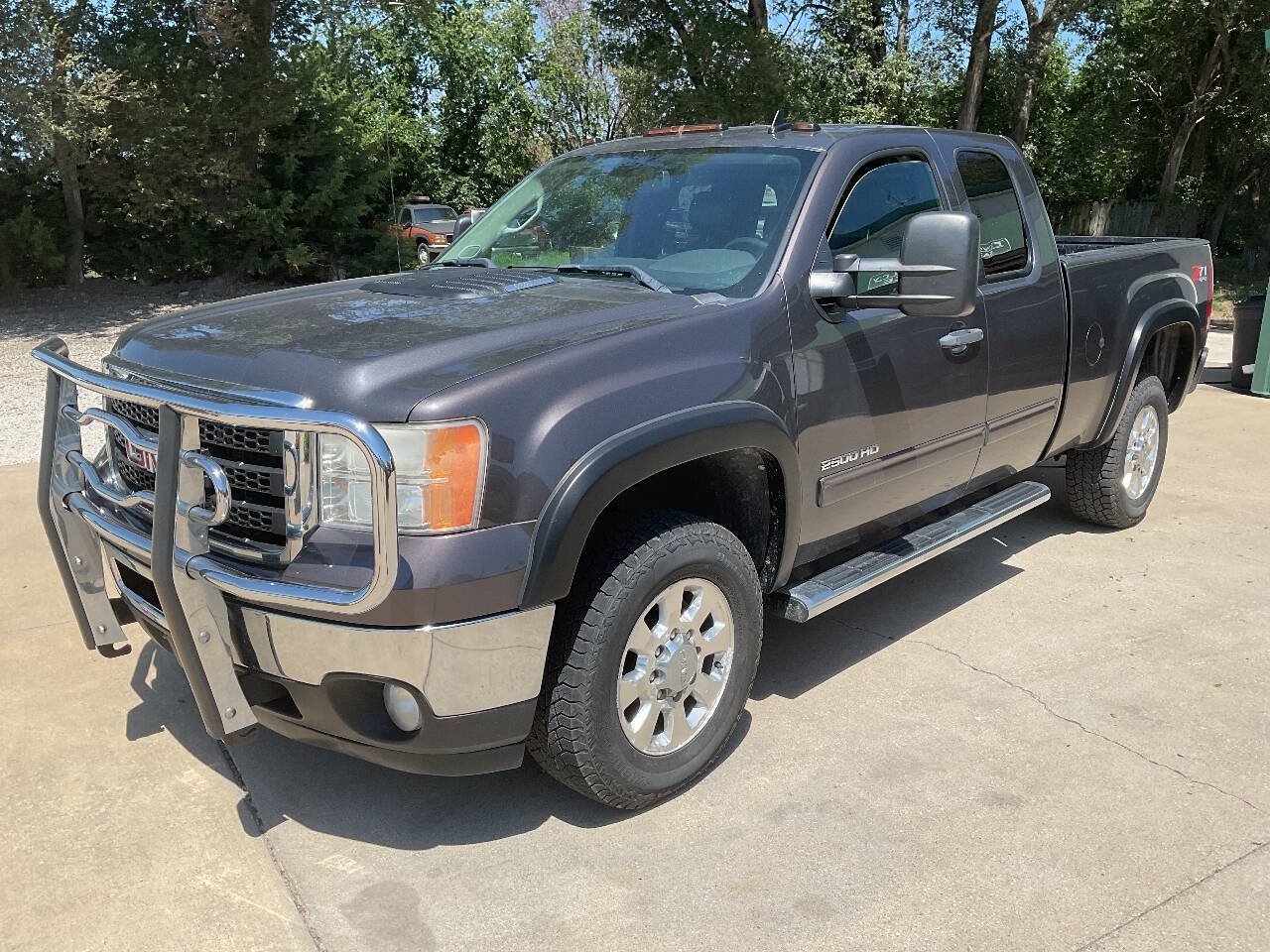 Used 2011 GMC Sierra 2500 SLE w/ SLE Preferred Package AWD/4WD image 5