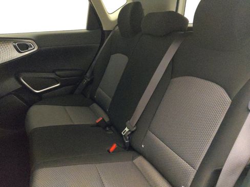 Used 2023 Kia Soul LX w/ LX Technology Package image 18