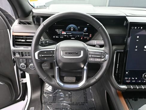 Used 2025 GMC Yukon XL Denali AWD/4WD image 30