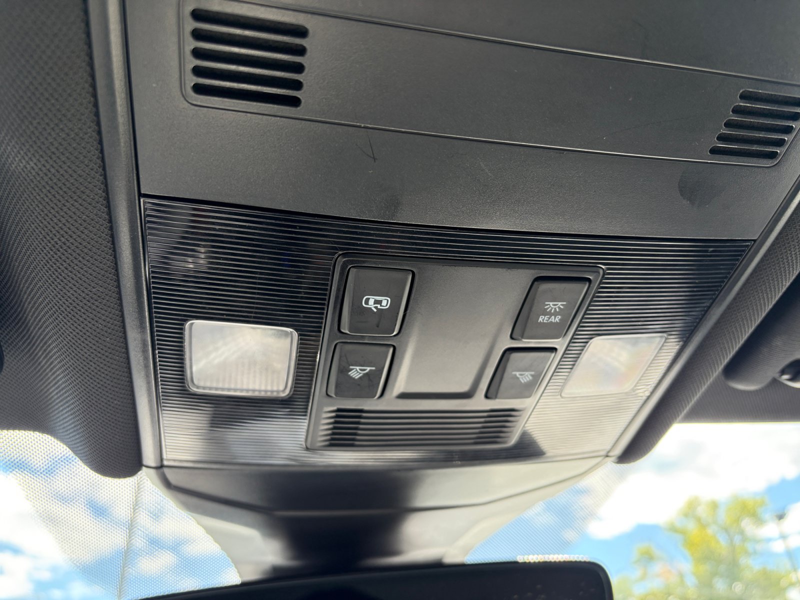 Used 2025 Volkswagen Jetta Sport FWD image 31