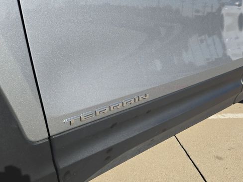 Used 2024 GMC Terrain SLE image 11