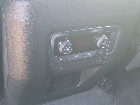 Used 2025 Chevrolet Suburban LT w/ Comfort Package image 18