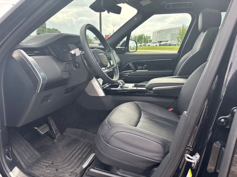 Used 2025 Land Rover Range Rover SE AWD/4WD image 9