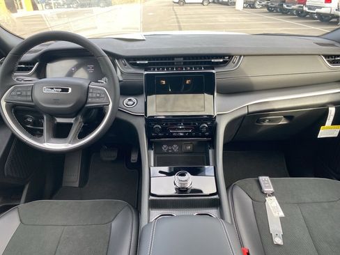 New 2025 Jeep Grand Cherokee L Altitude image 24