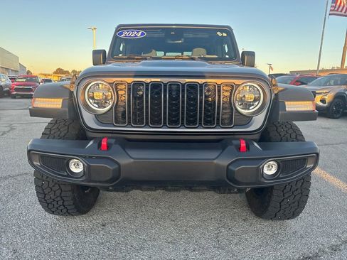 Used 2024 Jeep Gladiator Rubicon w/ Technology Group image 8