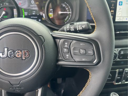 Used 2024 Jeep Wrangler Unlimited w/ Convenience Group AWD/4WD image 14