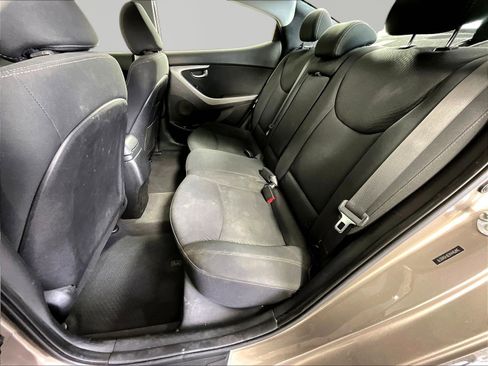 Used 2015 Hyundai Elantra SE w/ Option Group 03 FWD image 19