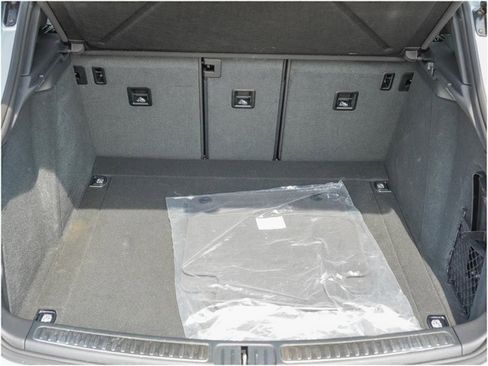 Certified 2025 Porsche Macan image 36