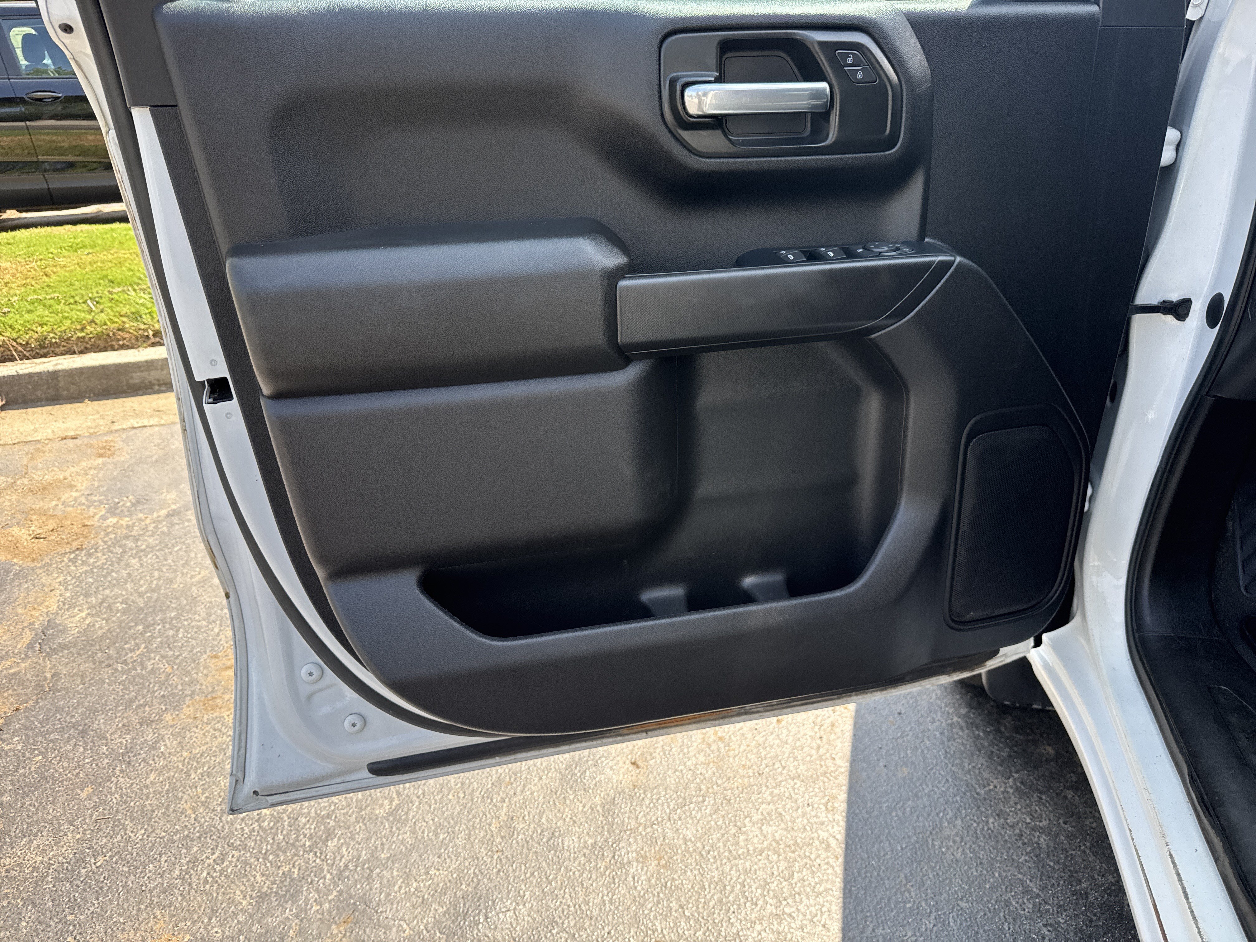 Used 2023 Chevrolet Silverado 1500 Custom w/ LPO, Dark Essentials Package RWD image 10