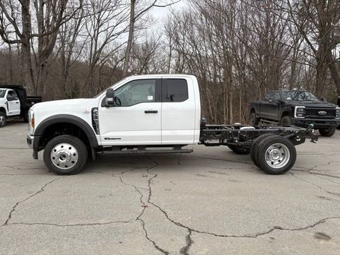 New 2026 Ford F550 4x4 Supercab Super Duty w/ XLT Value Package image 4