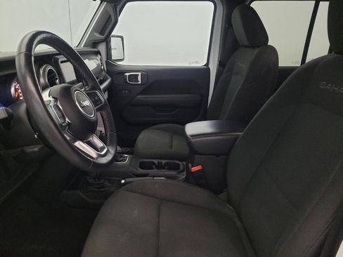 Used 2018 Jeep Wrangler Unlimited Sahara w/ Cold Weather Group image 17