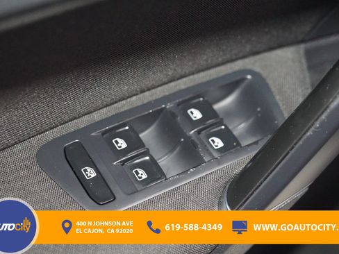 Used 2017 Volkswagen Golf S image 18