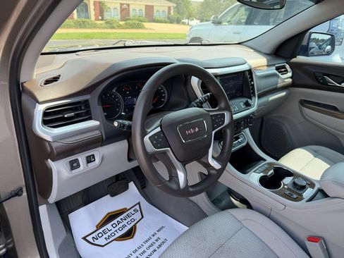 Used 2023 GMC Acadia SLE w/ Driver Convenience Package AWD/4WD image 14