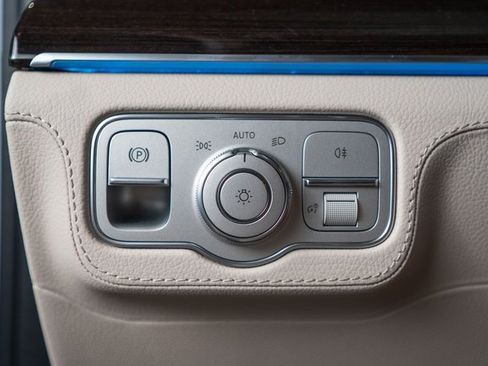 New 2026 Mercedes-Benz GLS 450 4MATIC image 17