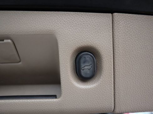 Used 2015 Chevrolet Suburban LT image 18