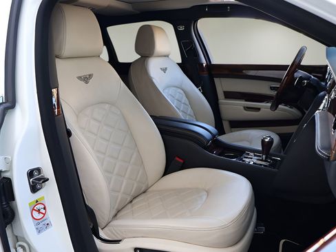 Used 2016 Bentley Mulsanne image 23