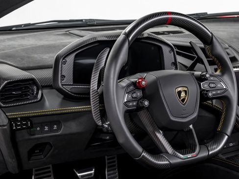 Used 2025 Lamborghini Revuelto image 12