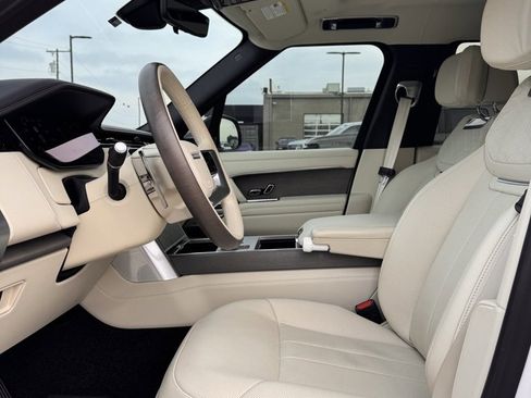 Used 2025 Land Rover Range Rover SV image 6