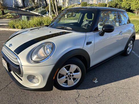 Used 2014 MINI Cooper 2-Door Hardtop image 1