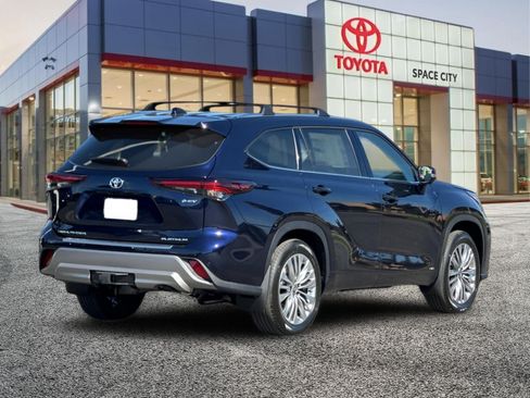 New 2026 Toyota Highlander Platinum AWD/4WD image 6