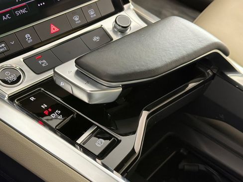 Used 2024 Audi Q8 e-tron Premium AWD/4WD image 21