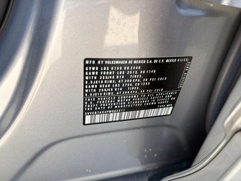 Used 2023 Volkswagen Tiguan SE R-Line image 31