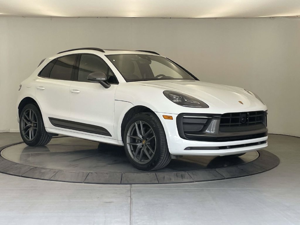Certified 2025 Porsche Macan Turbo AWD/4WD image 9