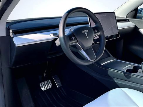 Used 2021 Tesla Model Y Long Range image 2