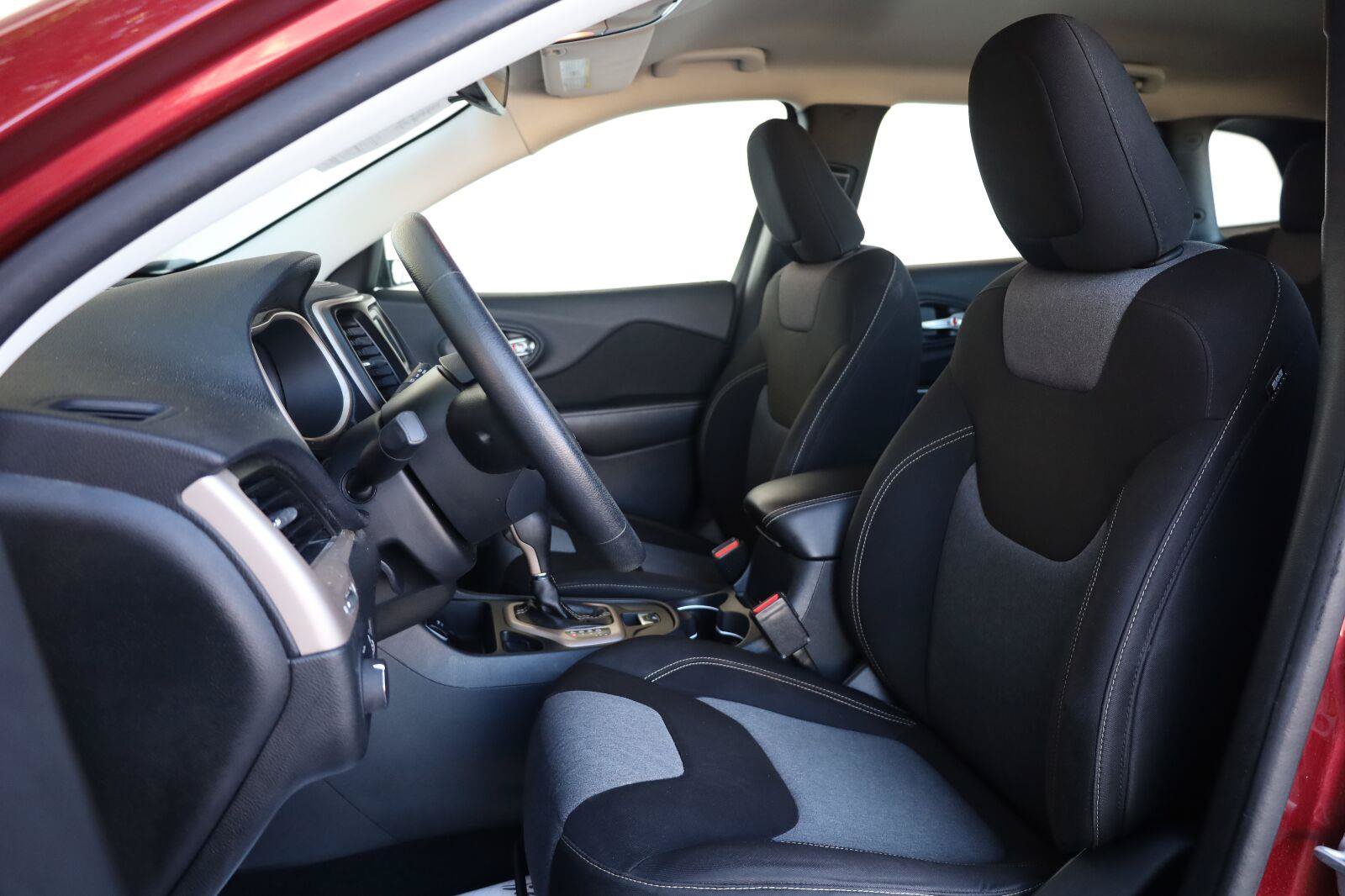Used 2014 Jeep Cherokee Sport FWD image 18