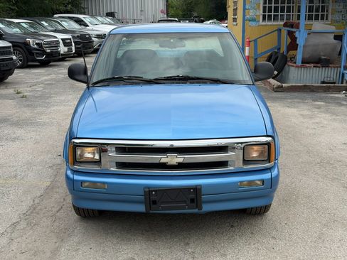 Used 1996 Chevrolet S10 Pickup LS RWD image 2
