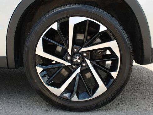 Used 2022 Mitsubishi Outlander SE image 41