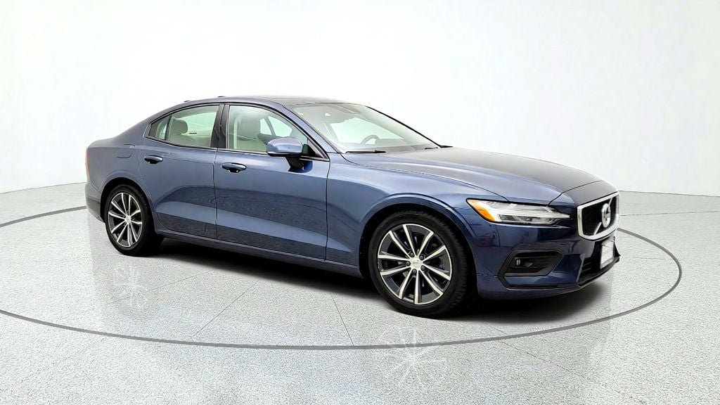 Used 2021 Volvo S60 T5 Momentum FWD image 3