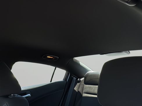 Used 2018 Dodge Charger SXT RWD image 32