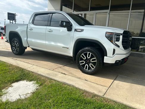Used 2025 GMC Sierra 1500 AT4 w/ AT4 Premium Package AWD/4WD image 2