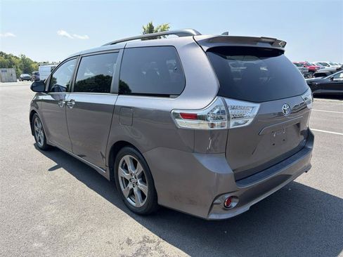 Used 2019 Toyota Sienna SE FWD image 7