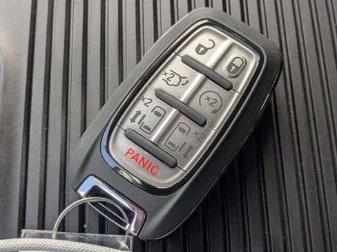 New 2026 Chrysler Pacifica Limited image 29