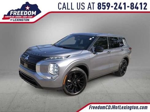 Used 2023 Mitsubishi Outlander SE Black Edition AWD/4WD image 1
