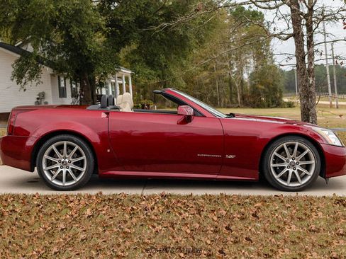 Used 2007 Cadillac XLR V image 9